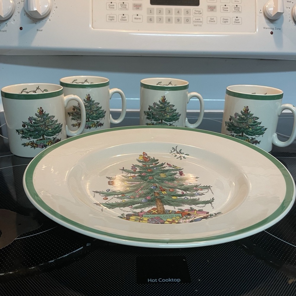 Vintage Spode Christmas Tree Coffee Mug Set of 4 and 1 Plate Made In England